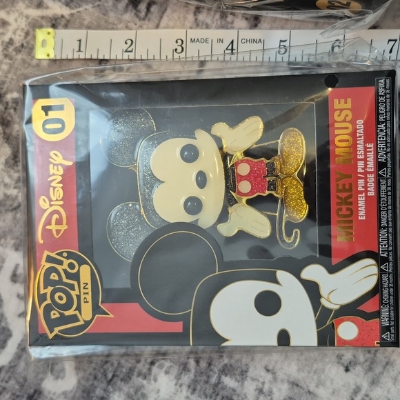 Disney Funko Pop! Large Mickey and Minnie Mouse Pins - Picture 2 of 3